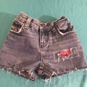 Refashioned jean shorts. UP0018